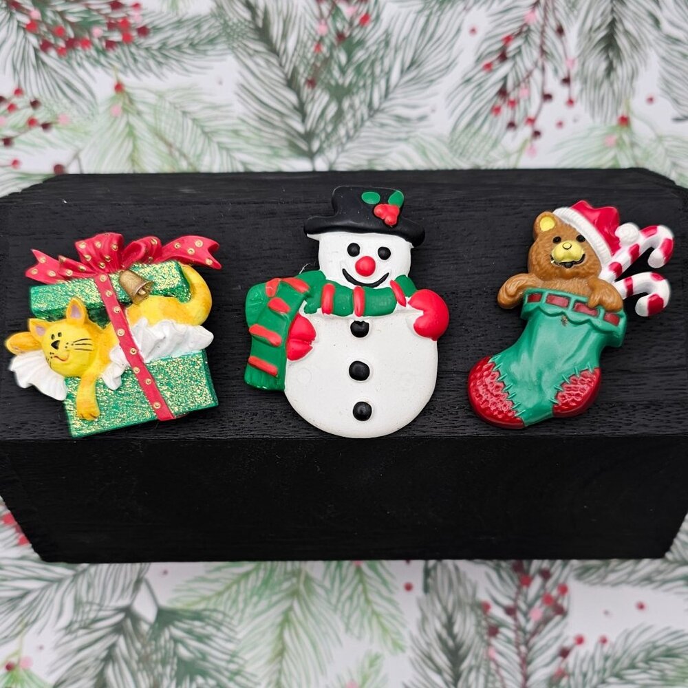 Vtg Hallmark Christmas Brooch Pins Set of 3 Multicolor Snowman‎ Stocking Gift